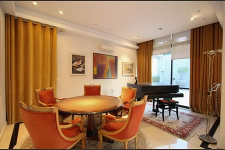 Casa à venda com 830m², 4 quartos e 4 vagasSala 2