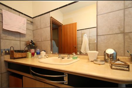 Casa à venda com 830m², 4 quartos e 4 vagasBanheiro 2