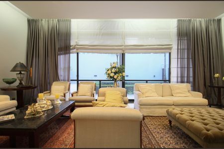 Casa à venda com 830m², 4 quartos e 4 vagasSala 1