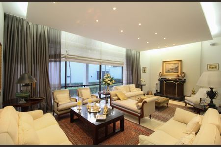 Casa à venda com 830m², 4 quartos e 4 vagasSala 1