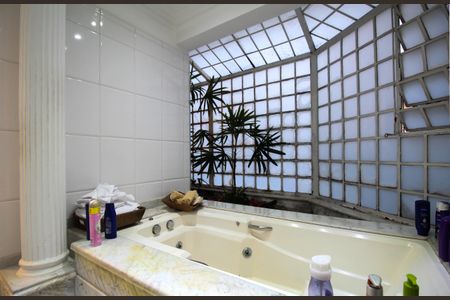 Casa à venda com 830m², 4 quartos e 4 vagasBanheiro Suíte Master