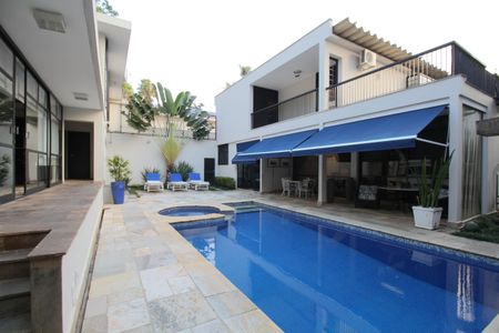 Casa à venda com 830m², 4 quartos e 4 vagasPiscina