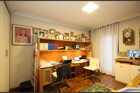 Casa à venda com 830m², 4 quartos e 4 vagasSuíte 4