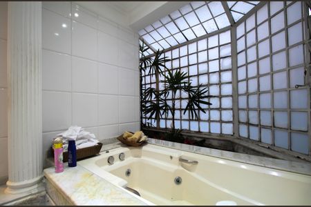 Casa à venda com 830m², 4 quartos e 4 vagasBanheiro Suíte Master