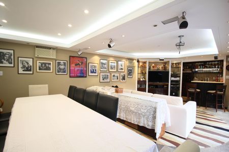 Casa à venda com 830m², 4 quartos e 4 vagasÁrea comum