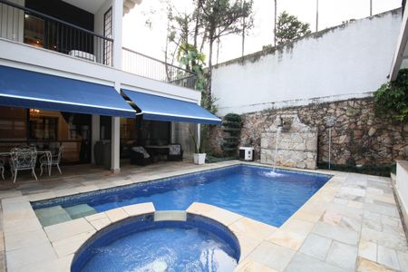 Casa à venda com 830m², 4 quartos e 4 vagasPiscina