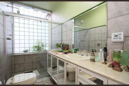 Casa à venda com 830m², 4 quartos e 4 vagasBanheiro 4