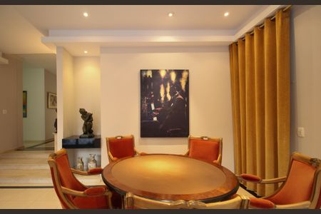 Casa à venda com 830m², 4 quartos e 4 vagasSala 2