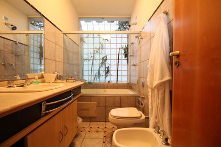 Casa à venda com 830m², 4 quartos e 4 vagasBanheiro 2