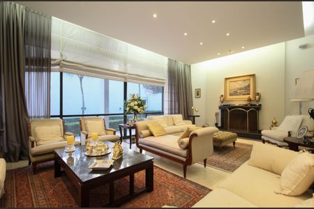 Casa à venda com 830m², 4 quartos e 4 vagasSala 1