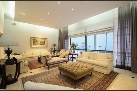 Casa à venda com 830m², 4 quartos e 4 vagasSala 1