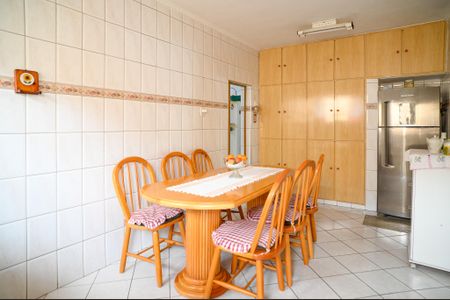 Casa à venda com 211m², 4 quartos e 2 vagas Casa à venda com 211m², 4 quartos e 2 vagasCozinha