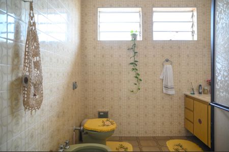 Casa à venda com 211m², 4 quartos e 2 vagas Casa à venda com 211m², 4 quartos e 2 vagasBanheiro Social