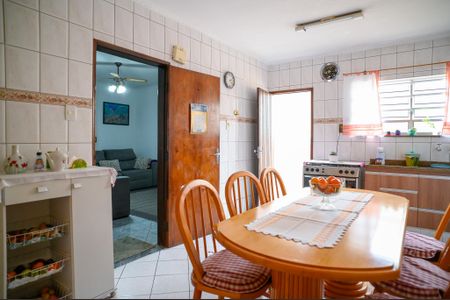 Casa à venda com 211m², 4 quartos e 2 vagas Casa à venda com 211m², 4 quartos e 2 vagasCozinha