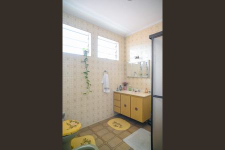 Casa à venda com 211m², 4 quartos e 2 vagas Casa à venda com 211m², 4 quartos e 2 vagasBanheiro Social