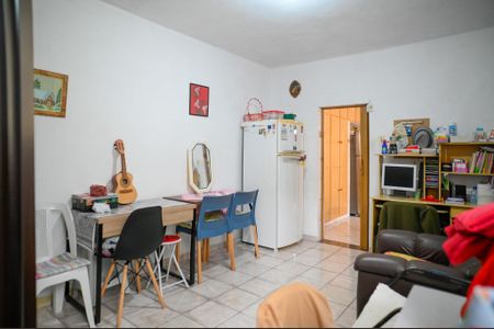 Casa à venda com 211m², 4 quartos e 2 vagas Casa à venda com 211m², 4 quartos e 2 vagasQuarto 4