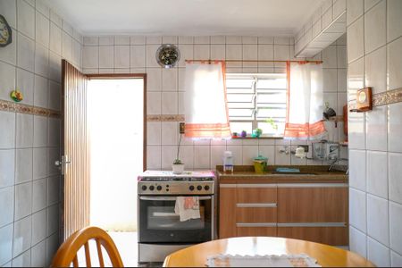 Casa à venda com 211m², 4 quartos e 2 vagas Casa à venda com 211m², 4 quartos e 2 vagasCozinha