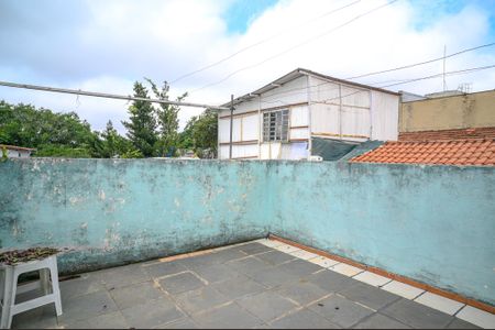 Casa à venda com 211m², 4 quartos e 2 vagas Casa à venda com 211m², 4 quartos e 2 vagasTerraço