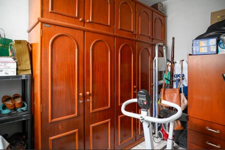 Casa à venda com 211m², 4 quartos e 2 vagas Casa à venda com 211m², 4 quartos e 2 vagasQuarto 4