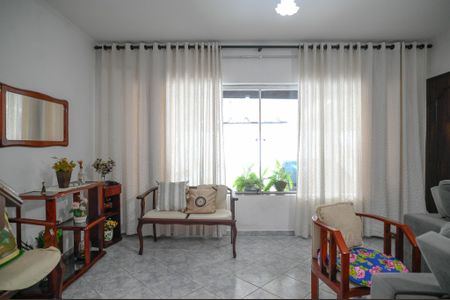 Casa à venda com 211m², 4 quartos e 2 vagas Casa à venda com 211m², 4 quartos e 2 vagasSala