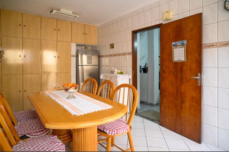 Casa à venda com 211m², 4 quartos e 2 vagas Casa à venda com 211m², 4 quartos e 2 vagasCozinha