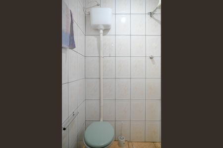 Casa à venda com 211m², 4 quartos e 2 vagas Casa à venda com 211m², 4 quartos e 2 vagasEdícula - Banheiro