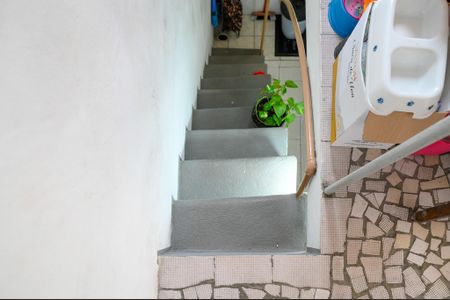 Casa à venda com 211m², 4 quartos e 2 vagas Casa à venda com 211m², 4 quartos e 2 vagasEscada