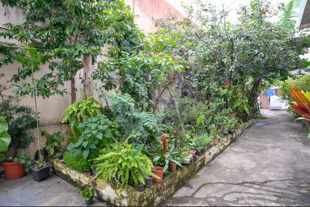 Casa à venda com 211m², 4 quartos e 2 vagas Casa à venda com 211m², 4 quartos e 2 vagasQuintal