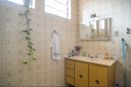 Casa à venda com 211m², 4 quartos e 2 vagas Casa à venda com 211m², 4 quartos e 2 vagasBanheiro Social