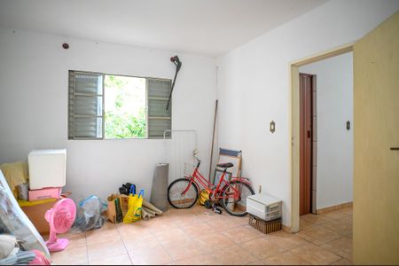 Casa à venda com 211m², 4 quartos e 2 vagas Casa à venda com 211m², 4 quartos e 2 vagasEdícula - Quarto