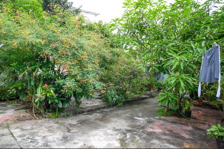 Casa à venda com 211m², 4 quartos e 2 vagas Casa à venda com 211m², 4 quartos e 2 vagasQuintal