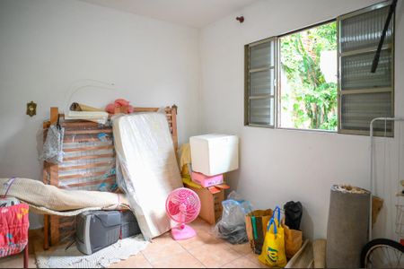 Casa à venda com 211m², 4 quartos e 2 vagas Casa à venda com 211m², 4 quartos e 2 vagasEdícula - Quarto