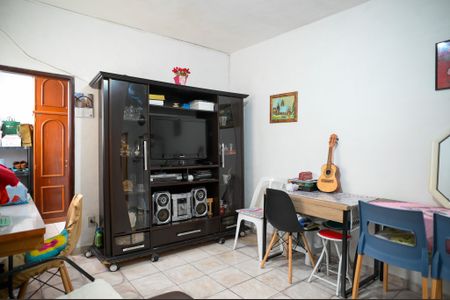 Casa à venda com 211m², 4 quartos e 2 vagas Casa à venda com 211m², 4 quartos e 2 vagasQuarto 4