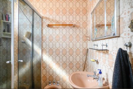 Casa à venda com 211m², 4 quartos e 2 vagas Casa à venda com 211m², 4 quartos e 2 vagasBanheiro Quarto 2 - Suite