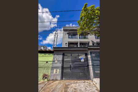 Casa à venda com 110m², 2 quartos e 2 vagas Casa à venda com 110m², 2 quartos e 2 vagasFachada