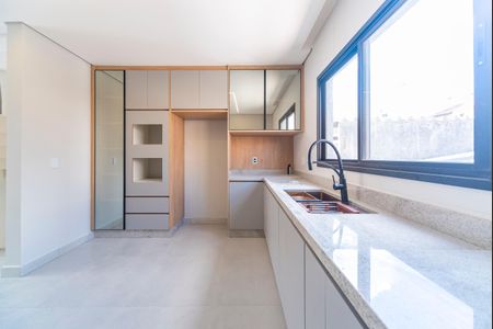 Casa à venda com 110m², 2 quartos e 2 vagas Casa à venda com 110m², 2 quartos e 2 vagasCozinha