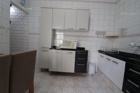 Casa à venda com 240m², 4 quartos e 4 vagasCasa 1 - Cozinha