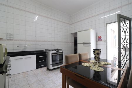 Casa à venda com 240m², 4 quartos e 4 vagasCasa 1 - Cozinha