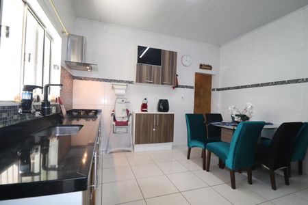 Casa à venda com 240m², 4 quartos e 4 vagasCasa 2 - Cozinha