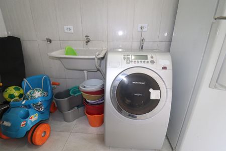 Casa à venda com 240m², 4 quartos e 4 vagasCasa 2 - Área de Serviço