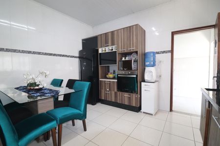 Casa à venda com 240m², 4 quartos e 4 vagasCasa 2 - Cozinha
