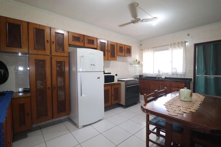 Casa à venda com 240m², 4 quartos e 4 vagasCasa 3 - Cozinha