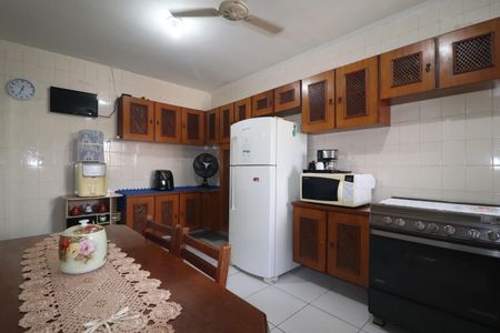 Casa à venda com 240m², 4 quartos e 4 vagasCasa 3 - Cozinha