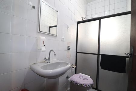 Casa à venda com 240m², 4 quartos e 4 vagasCasa 2 - Banheiro