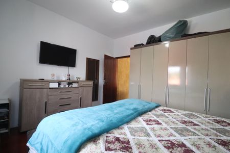 Casa à venda com 240m², 4 quartos e 4 vagasCasa 2 - Quarto 1