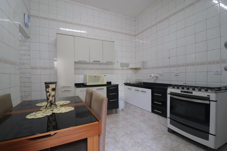 Casa à venda com 240m², 4 quartos e 4 vagasCasa 1 - Cozinha