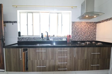 Casa à venda com 240m², 4 quartos e 4 vagasCasa 2 - Cozinha