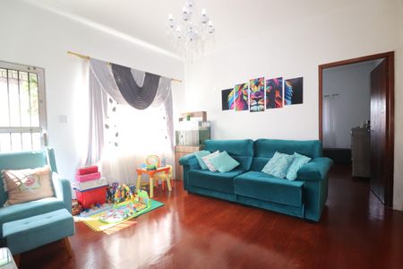 Casa à venda com 240m², 4 quartos e 4 vagasCasa 2 - Sala