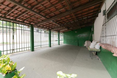 Casa à venda com 117m², 4 quartos e 1 vaga Casa à venda com 117m², 4 quartos e 1 vagaGaragem