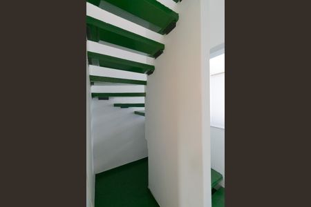 Casa à venda com 117m², 4 quartos e 1 vaga Casa à venda com 117m², 4 quartos e 1 vagaEscada